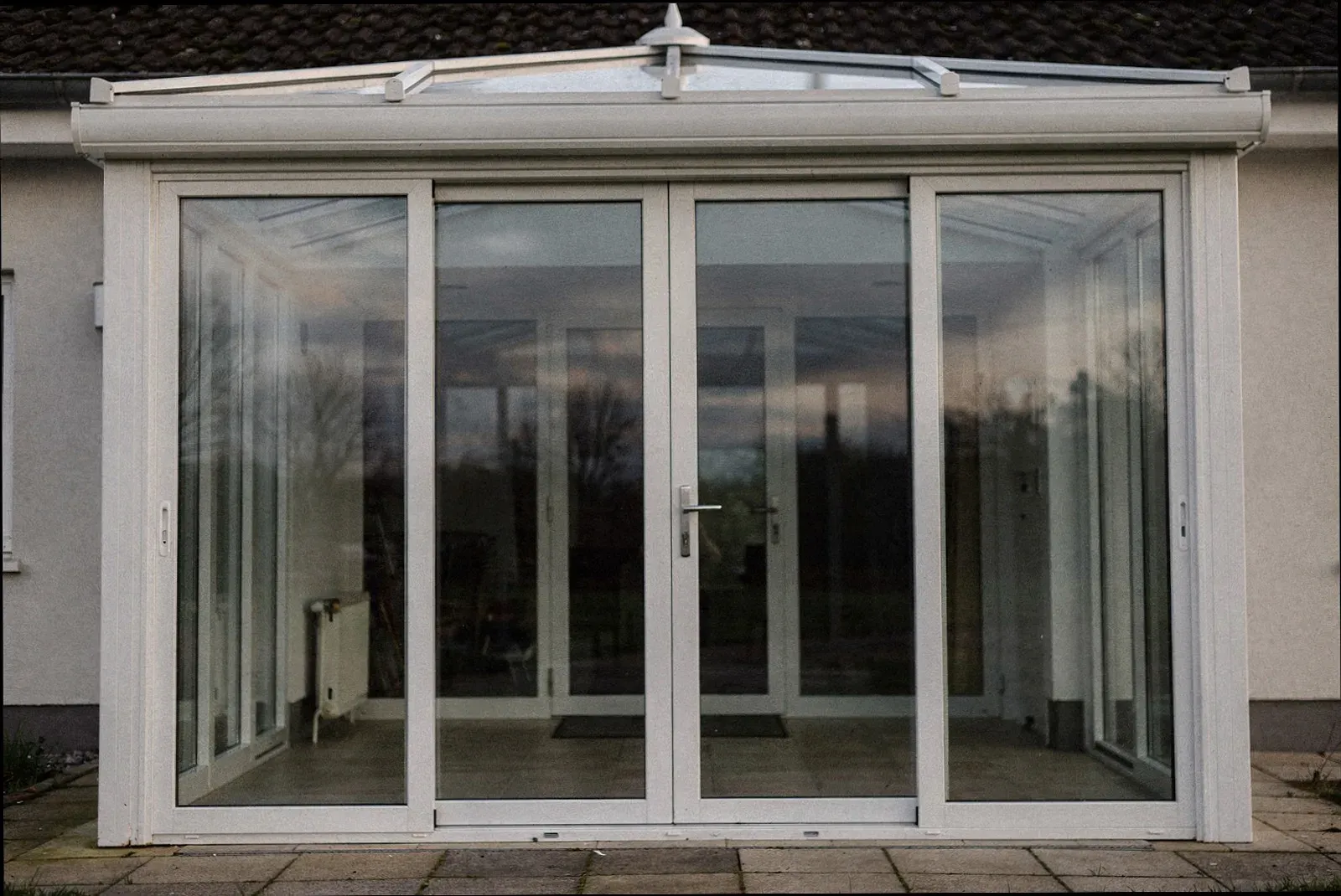 Schiebeelemente zur Terrasse hin, Beispielansicht für ein Haus in Königsbrunn